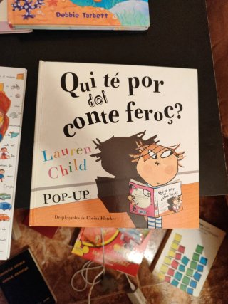 Lote libros infantiles catalán, castellano, inglés