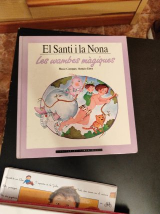 Lote libros infantiles catalán, castellano, inglés