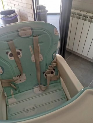 Trona convertible en mesa para bebé