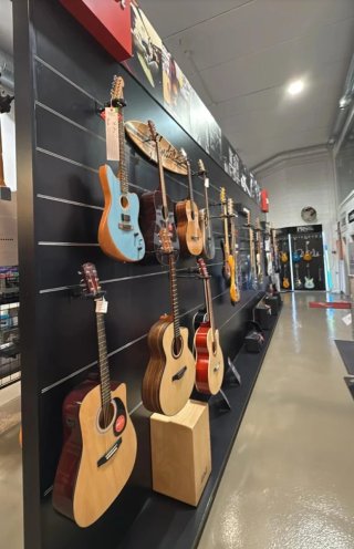 Guitarras, Pianos y Teclados