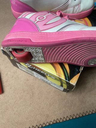 Heelys rosas y blancas con ruedas