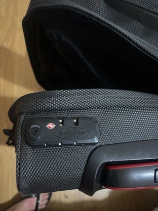Maleta de ruedas Eastpak negra