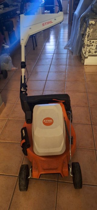 Cortacésped a batería STIHL RMA 24BT