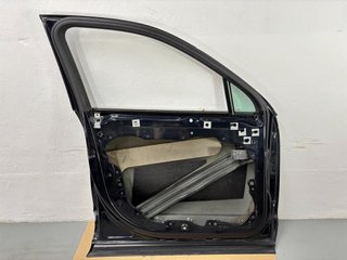Puerta delantera izquierda VW Touareg 2010-2018 7P0831311B
