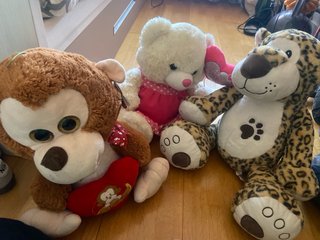 Lote de 3 peluches: mono, oso y leopardo