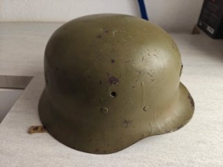 Casco militar antiguo verde