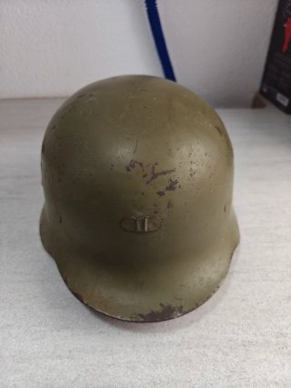 Casco militar antiguo verde
