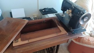 Máquina de coser Alfa antigua para reparar