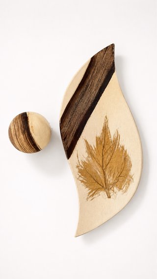 Centro de mesa hoja y esfera madera/cerámica