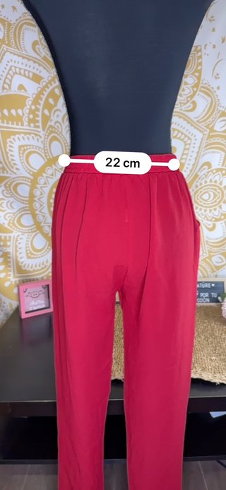 Pantalón rojo talla M