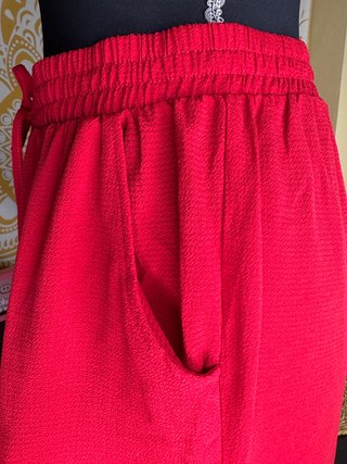 Pantalón rojo talla M