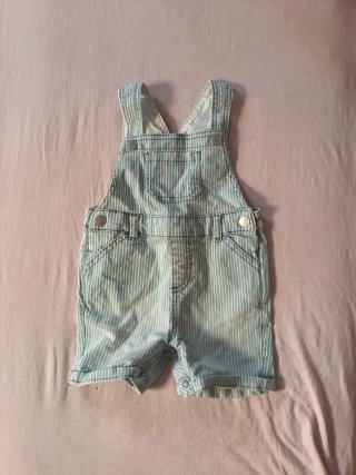Peto corto de rayas para niño