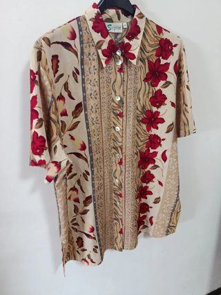 Camicia fantasia floreale beige e rossa taglia 46
