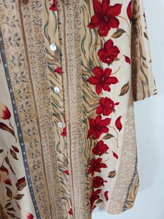 Camicia fantasia floreale beige e rossa taglia 46