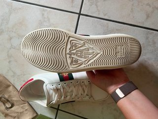 Sneakers Ace Gucci con ape ricamato