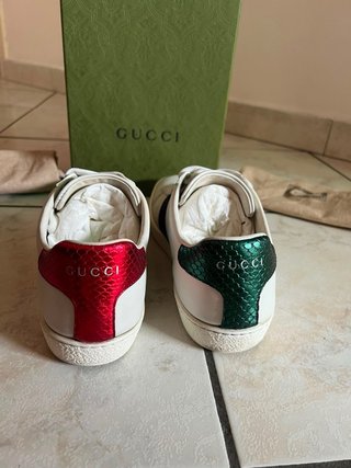 Sneakers Ace Gucci con ape ricamato
