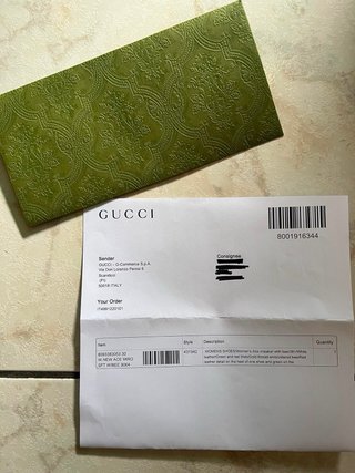 Sneakers Ace Gucci con ape ricamato