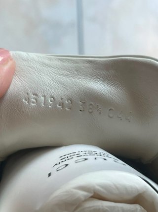Sneakers Ace Gucci con ape ricamato