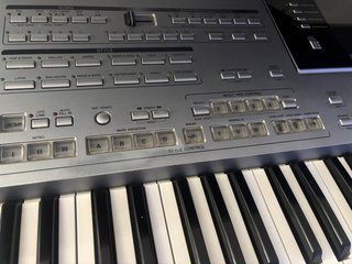 Yamaha Tyros 5 - 76 teclas