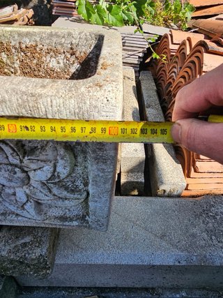 3   Jardineras de piedra con relieve floral