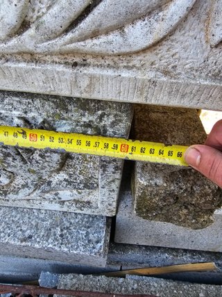 3   Jardineras de piedra con relieve floral