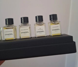 Caja miniaturas perfumes Chanel