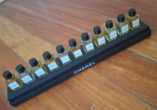 Caja miniaturas perfumes Chanel