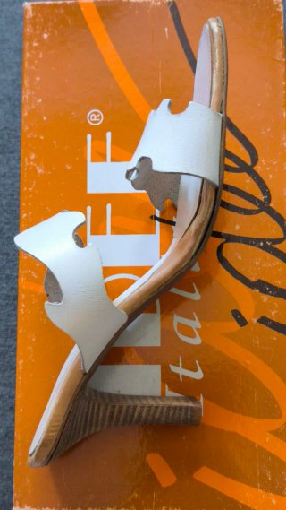 Sandalias de piel blancas T-38