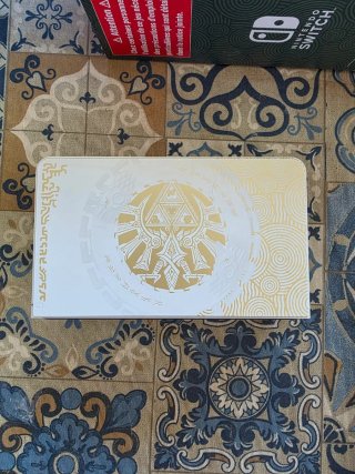 Nintendo Switch OLED Edición Zelda con funda