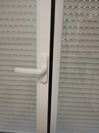 Ventana doble con persiana