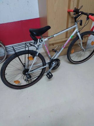 Bicicleta adult + 3 rodes recanvi