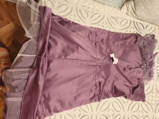 Vestido fiesta AMITIE morado encaje volantes