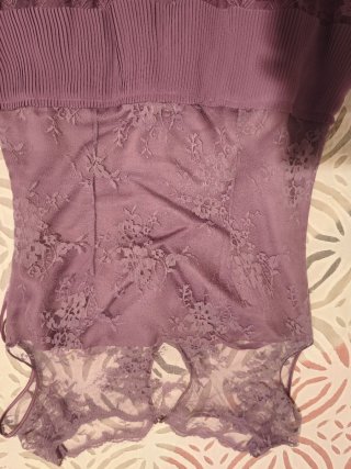 Vestido fiesta AMITIE morado encaje volantes