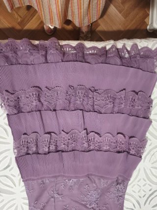 Vestido fiesta AMITIE morado encaje volantes