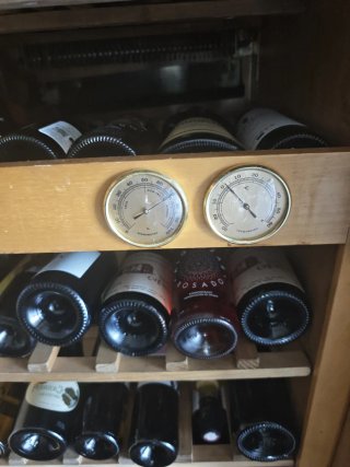 Vinoteca Caveduke enfria
