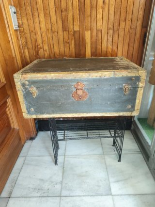 Baúl antiguo de viaje