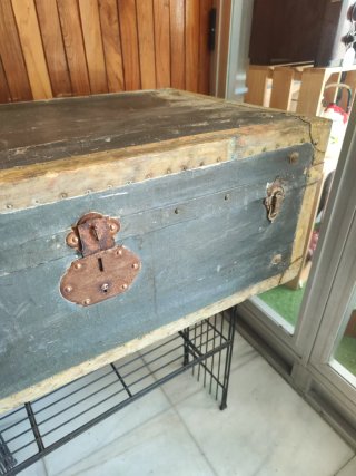 Baúl antiguo de viaje