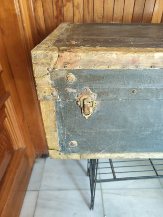 Baúl antiguo de viaje