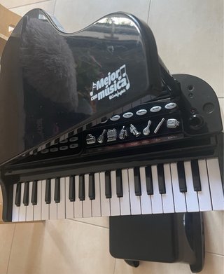 Piano infantil negro