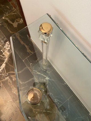 Mesa auxiliar de cristal y metacrilato