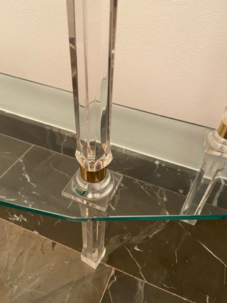 Mesa auxiliar de cristal y metacrilato