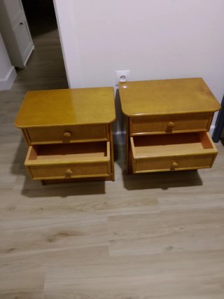 Mesitas de noche de ratán y madera