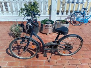 Bicicleta urbana Btwin negra