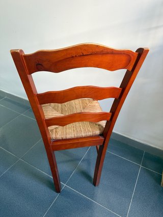 Silla de comedor de madera y ratán