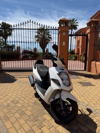 Moto Scooter 125cc Blanca Automática