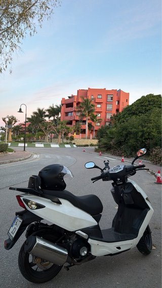 Moto Scooter 125cc Blanca Automática