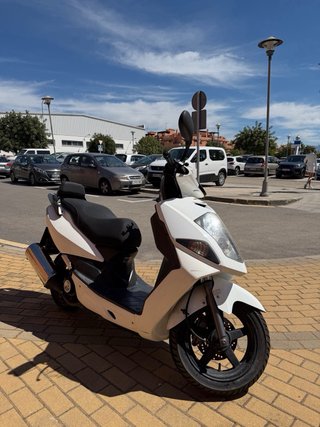 Moto Scooter 125cc Blanca Automática