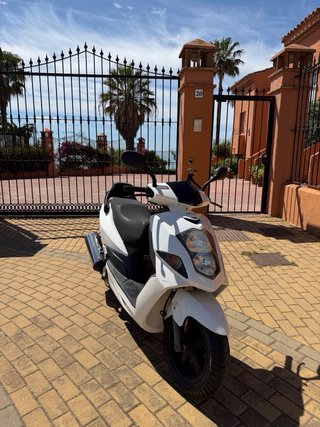 Moto Scooter 125cc Blanca Automática