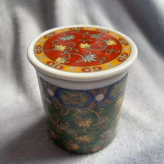 Taza de té oriental con colador