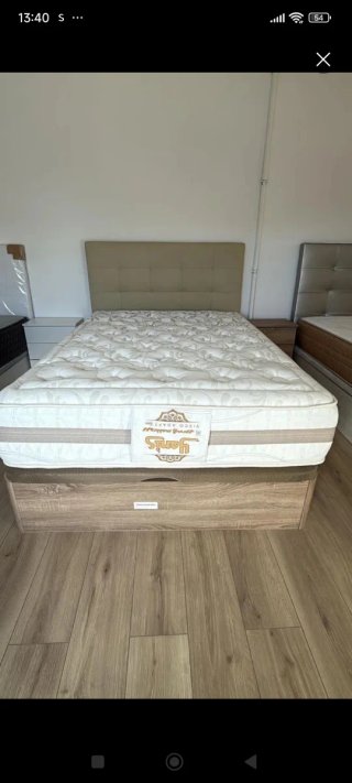 Colchón y canapé madera